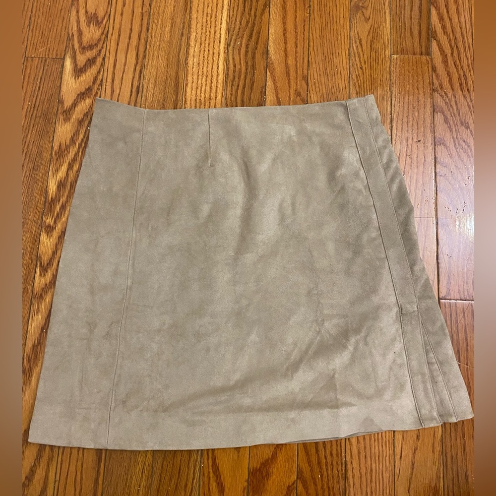 Tan Guess suede mini skirt